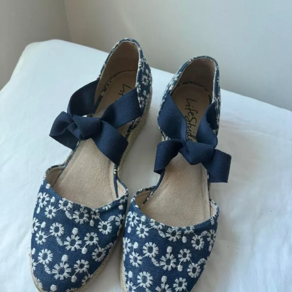 LifeStride Floral Embroidered Espadrille Flats Size 8.5
